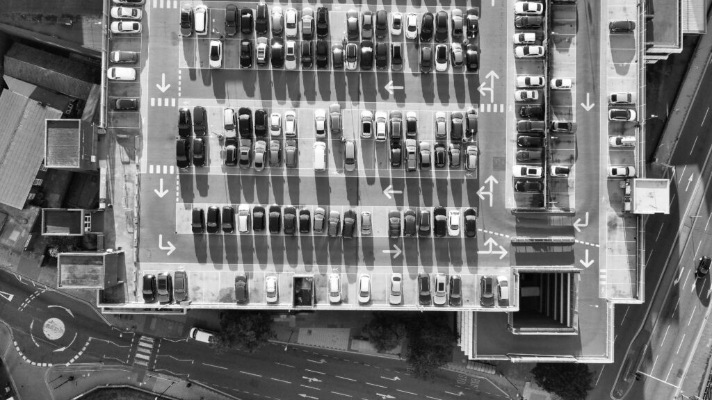 Bezpieczny parking przy Lotnisku Chopina — na co zwrócić uwagę